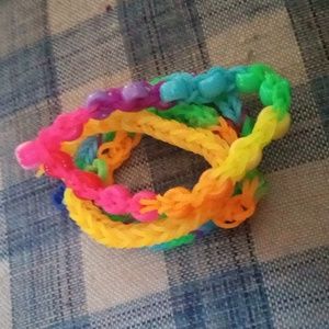 4 rubber colorful 5-7 inch band bracelets
